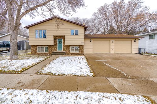 1905 10th Ave Se, Mandan, ND, 58554-4838 | Card Image