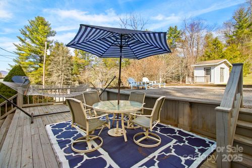 33 Royal Pines Dr, Newland, NC, 28657-9801 | Card Image
