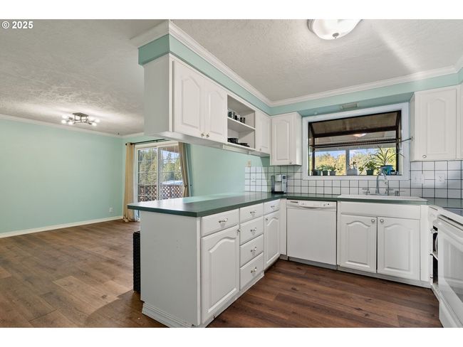 22400 S Evergreen Dr, House other with 5 bedrooms, 3 bathrooms and 2 parking in Beavercreek OR | Image 6