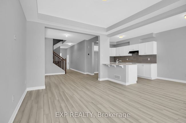 301 Cornflower Row, House attached with 3 bedrooms, 3 bathrooms and 1 parking in Richmond ON | Image 5