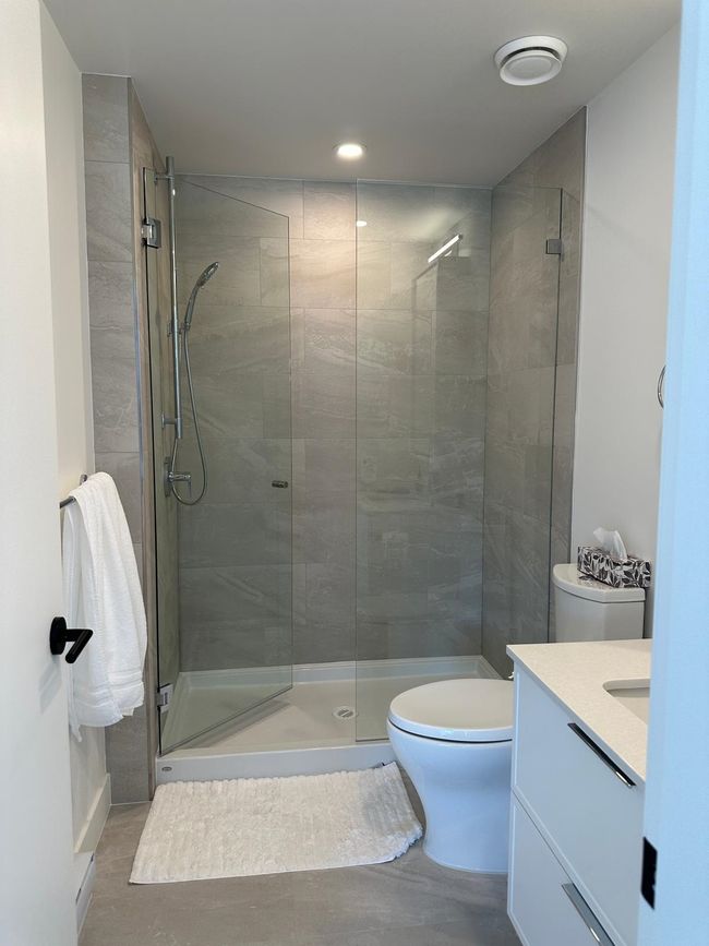 Full bath with toilet, recessed lighting, a shower stall, and vanity | Image 10