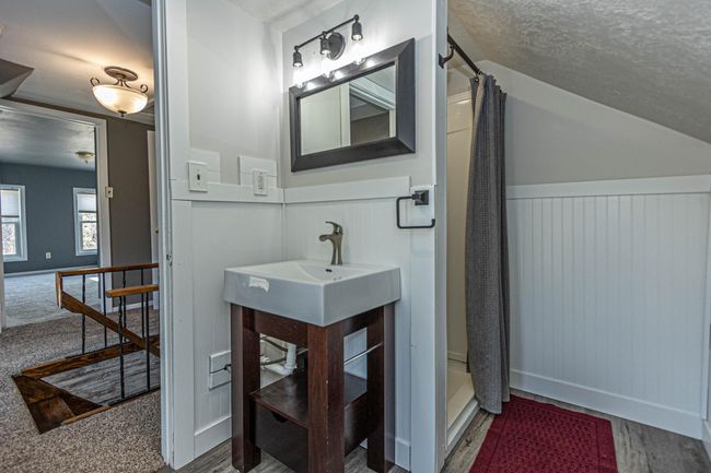 23-Upper Level Bathroom.jpg | Image 23