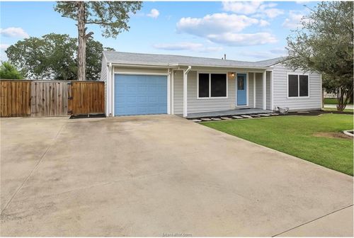 1017 Winding Rd, College Station, TX, 77840-6159 | Card Image