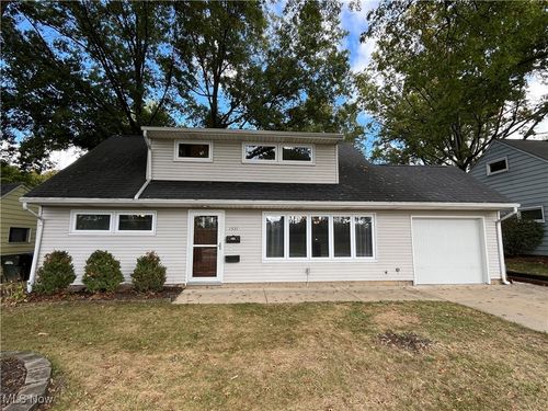 1531 Silver Lake Ave, Cuyahoga Falls, OH, 44223-1748 | Card Image