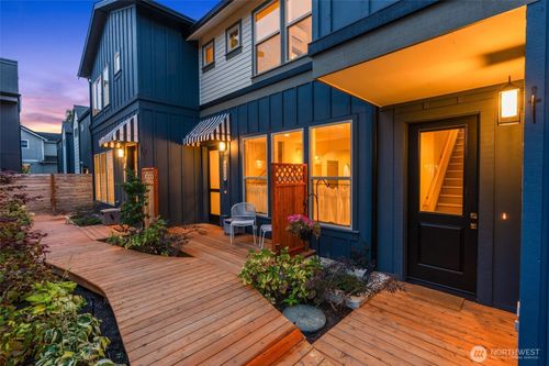 b-5033 25th Ave Sw, Seattle, WA, 98106-1371 | Card Image