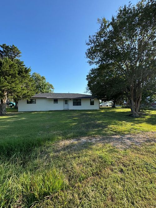 201 E Austin Ave, Palacios, TX, 77465-2611 | Card Image