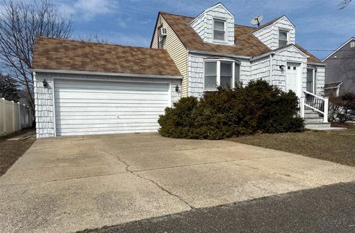 215 Audley Ct, Copiague, NY, 11726-4520 | Card Image