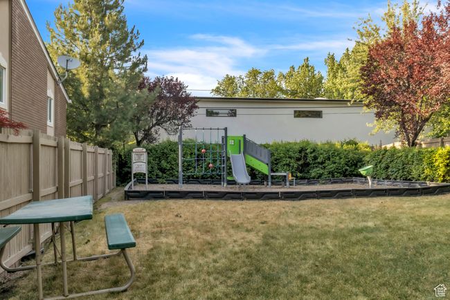 Back of property with stucco siding | Image 29