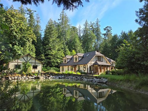 8401 Lawrence Rd, Saanichton, BC, V8M1S5 | Card Image
