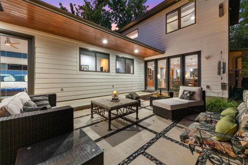 711 W Live Oak St, Austin, TX, 78704-5007 | Card Image