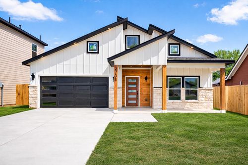 2705 S Jones St, Fort Worth, TX, 76104-6742 | Card Image