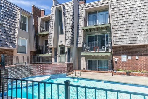 3602 Gillham Rd, Kansas City, MO, 64111-1952 | Card Image