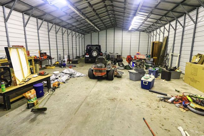 Garage with metal wall | Image 26