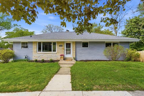 1004 E Newhall Avenue, Waukesha, WI, 53186 | Card Image