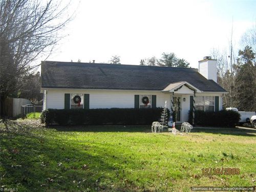 3904 Landover Dr, High Point, NC, 27265-9588 | Card Image