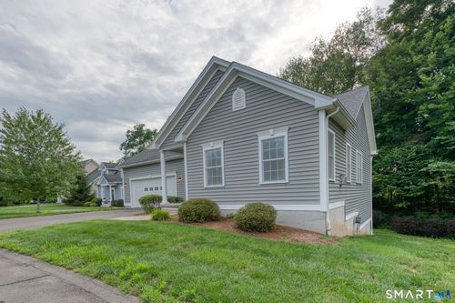 9-9 Chapman Chase, Windsor Locks, CT, 06096 | Card Image