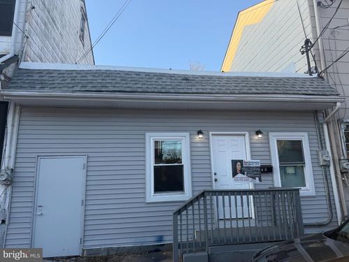 28 Elm St, TRENTON, NJ, 08611-2531 | Card Image