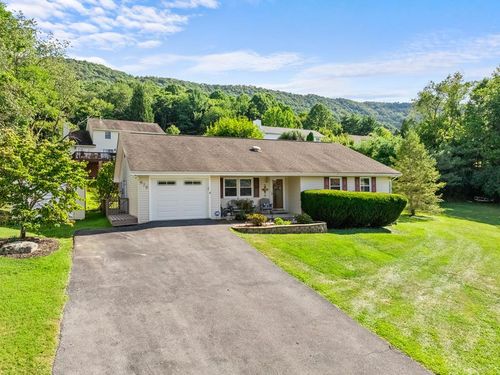 628 Oriole St, Bluefield, VA, 24605-9415 | Card Image