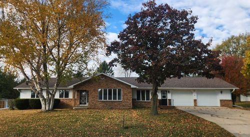 411 Westwood Ave, Strawberry Point, IA, 52076-9415 | Card Image