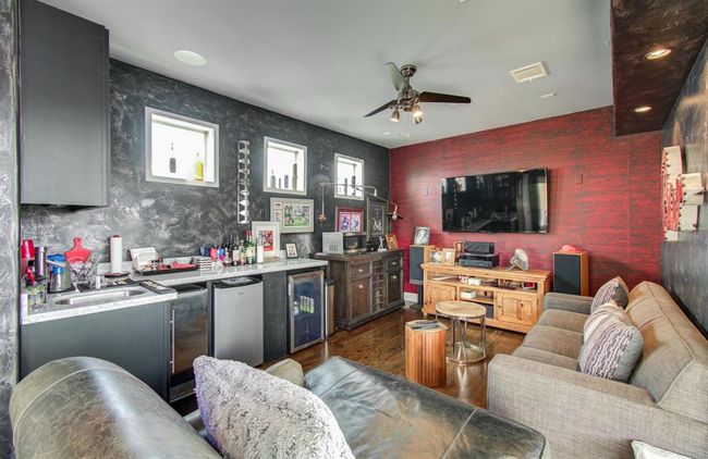 Plenty of space to host, entertain, relax- you name it! | Image 30