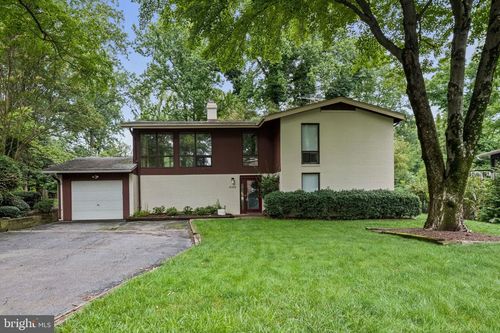 8108 Timber Valley Ct, Dunn Loring, VA, 22027-1305 | Card Image
