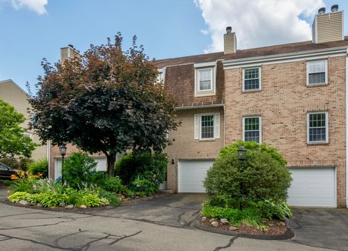 64-64 Kingswood Dr, Bethel, CT, 06801-1841 | Card Image