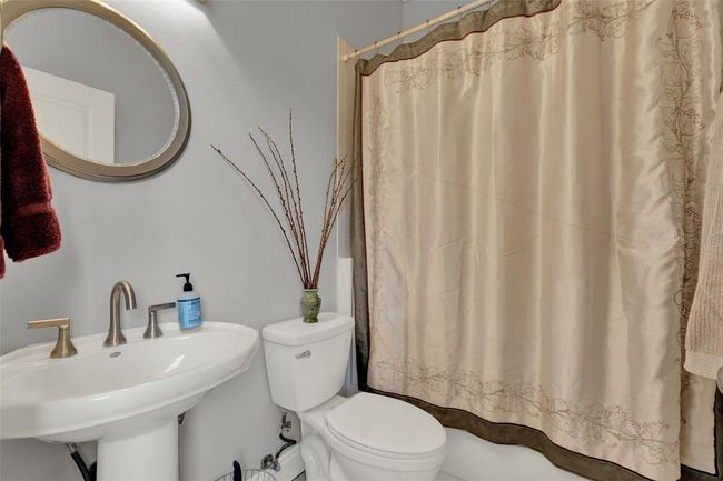 Bathroom 3 | Image 24