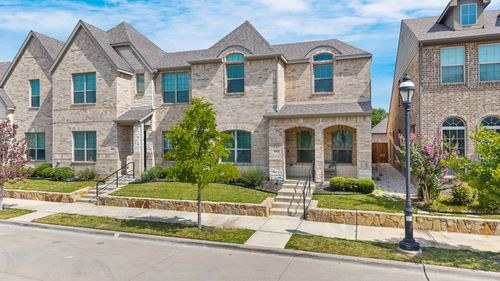8313 Cotton Belt Ln, North Richland Hills, TX, 76182-1614 | Card Image