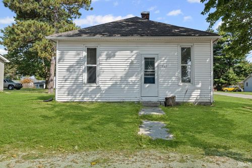 587 E Cumberland St, Camden, IN, 46917-4111 | Card Image