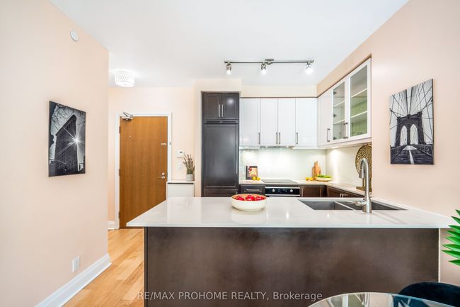 213 - 21 Clairtrell Rd, Condo with 2 bedrooms, 2 bathrooms and 1 parking in Toronto ON | Image 9