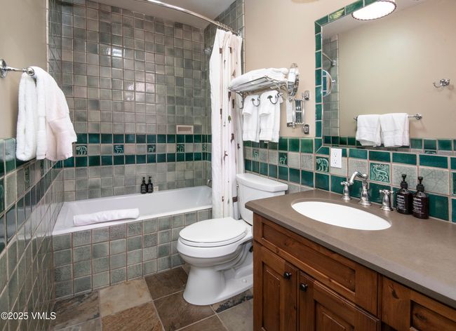 215216 - 684 W Lionshead Cir, Condo with 2 bedrooms, 2 bathrooms and null parking in Vail CO | Image 16