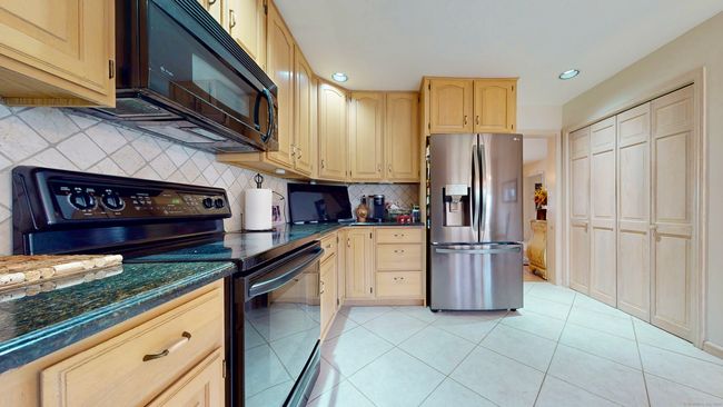 349 - 349 Green Rock, Condo with 2 bedrooms, 3 bathrooms and null parking in Shelton CT | Image 7