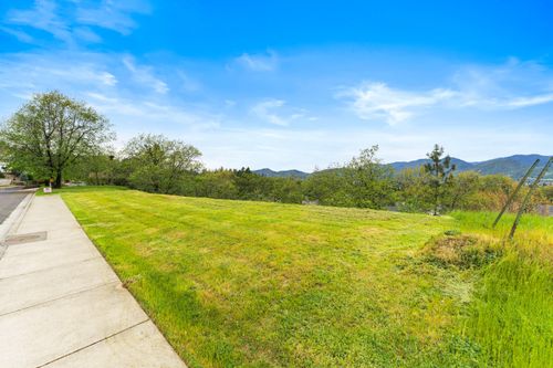 2237 Se Linden Ln, Grants Pass, OR, 97527-5293 | Card Image