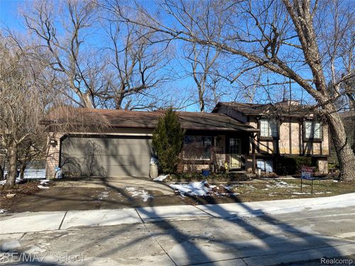 524 W Huron St, Milford, MI, 48381-2249 | Card Image