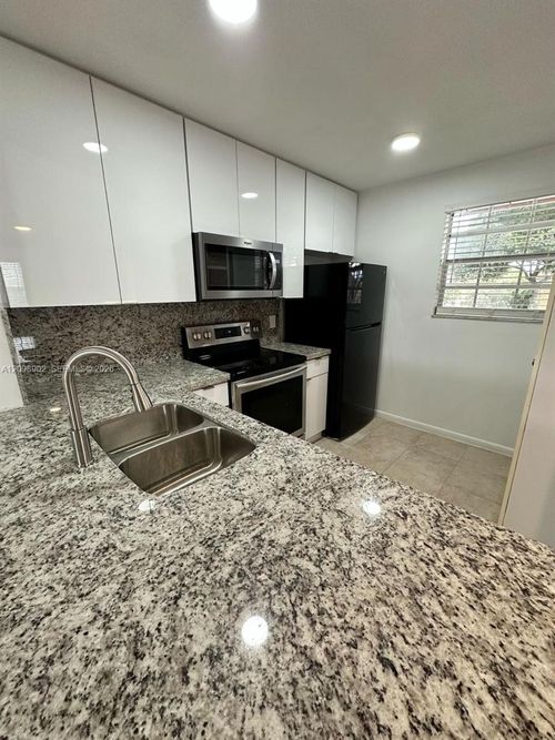 201-10445 Nw 8th St, Pembroke Pines, FL, 33026-5983 | Card Image