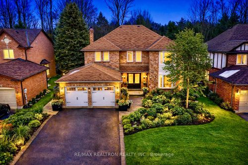 10 Mcclenny Dr, Aurora, ON, L4G5P9 | Card Image