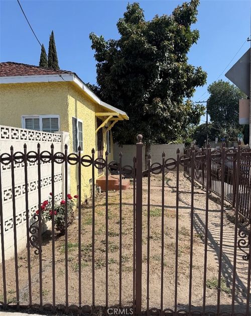 11415 California Ave, Lynwood, CA, 90262-3320 | Card Image