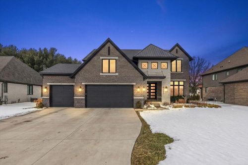 52801 Royal Park Ave, Shelby Twp, MI, 48315-2771 | Card Image