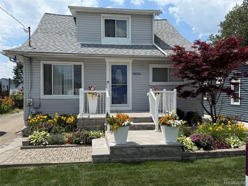 37805 Maplehill St, Harrison Township, MI, 48045-2736 | Card Image