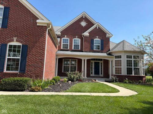 2801 Newbury Ct, Zionsville, IN, 46077-2200 | Card Image