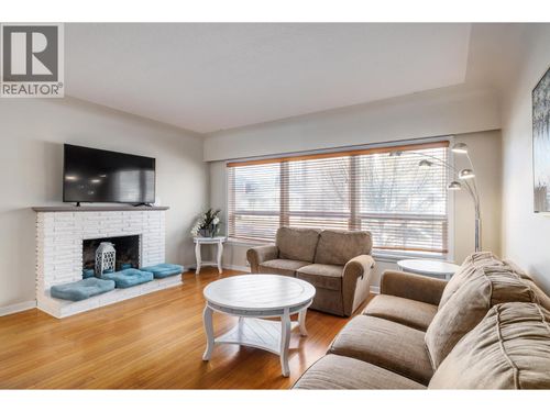 751 Saucier Ave, Kelowna, BC, V1Y6A4 | Card Image