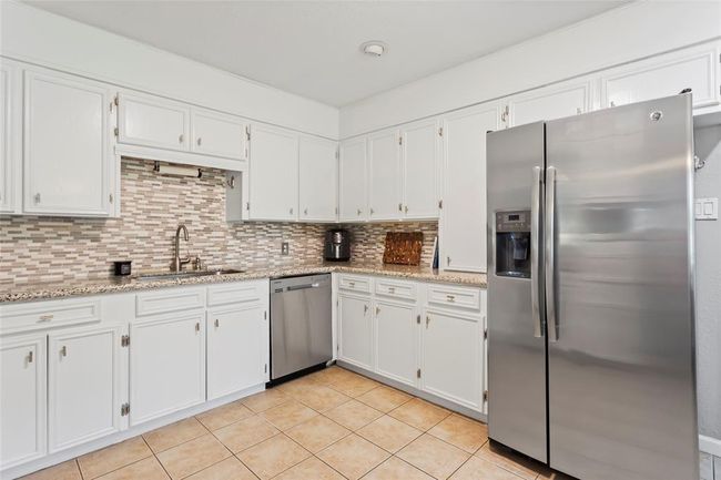 Lots of cabinet space... | Image 8