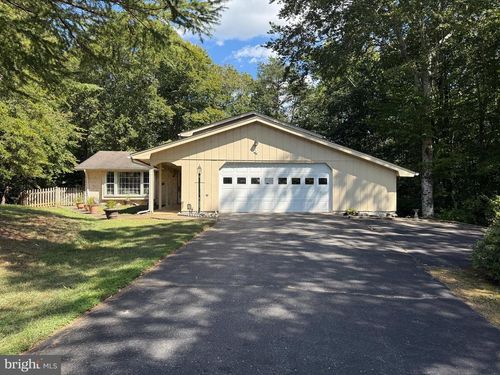 4 Fairfield Cir, FREDERICKSBURG, VA, 22407-1323 | Card Image