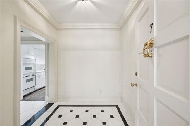 APT-7 - 2769 Peachtree Rd Ne, Condo with 2 bedrooms, 2 bathrooms and 2 parking in Atlanta GA | Image 6