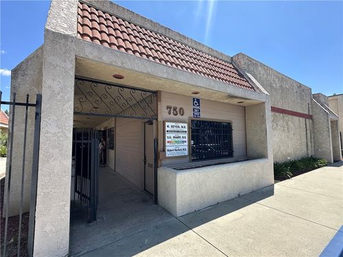 750 E Latham Ave, Hemet, CA, 92543-4370 | Card Image