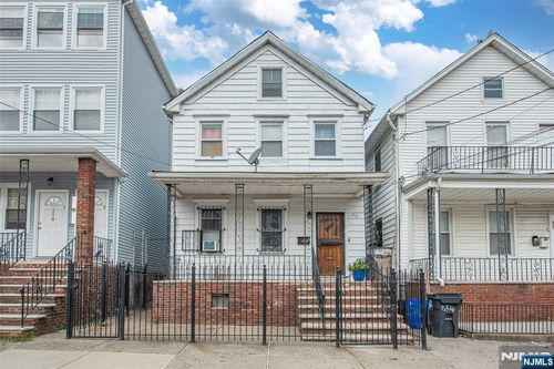 212 Garside St, Newark, NJ, 07104-2620 | Card Image