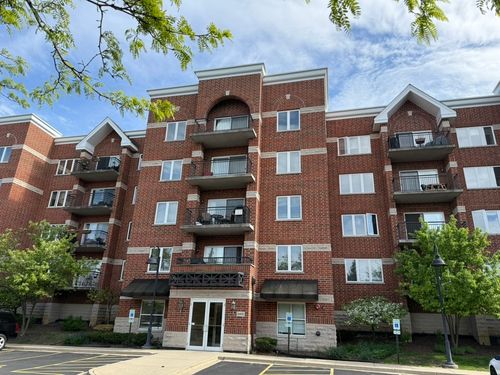 unit-307-3401 N Carriageway Dr, Arlington Heights, IL, 60004-1528 | Card Image