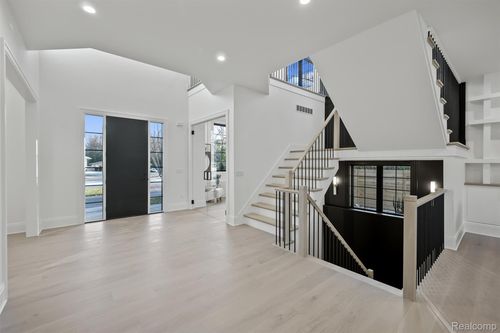 2840 Bolingbroke Dr, Troy, MI, 48084-1010 | Card Image