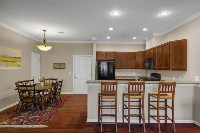 UNIT-211 - 1 King Philip Dr, Condo with 2 bedrooms, 2 bathrooms and null parking in West Hartford CT | Image 9