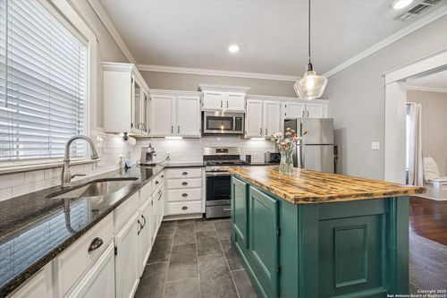 240 Belmont, San Antonio, TX, 78202-3011 | Card Image